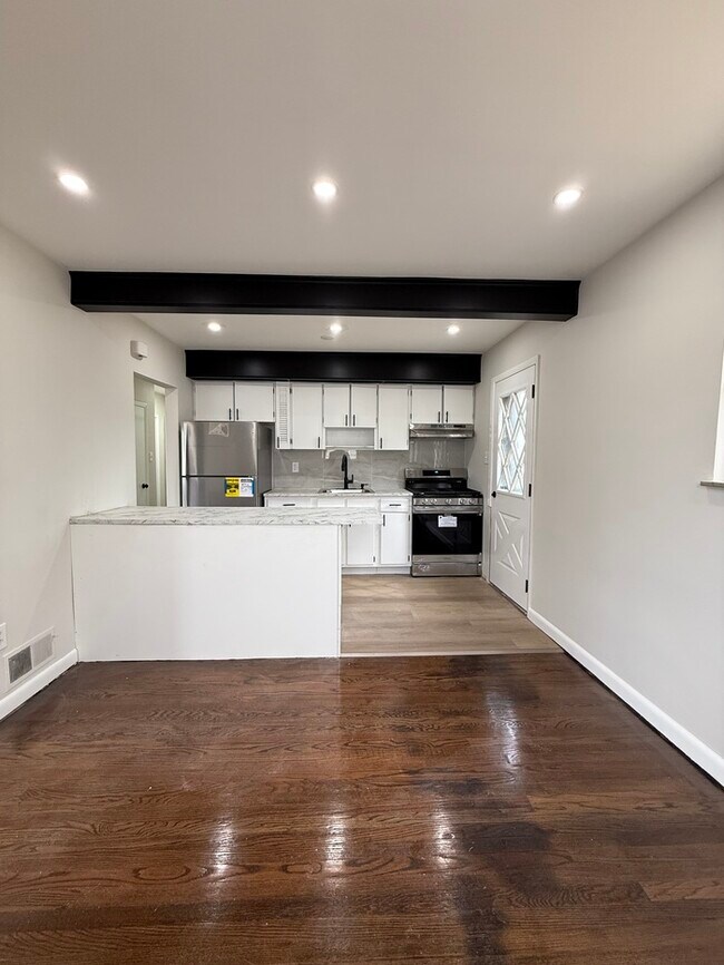 Building Photo - 36 Collins Ln