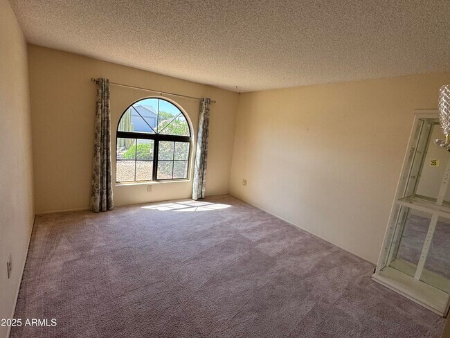 Building Photo - 13820 W Oak Glen Dr