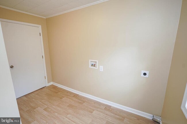 Building Photo - 308 Cherry Way