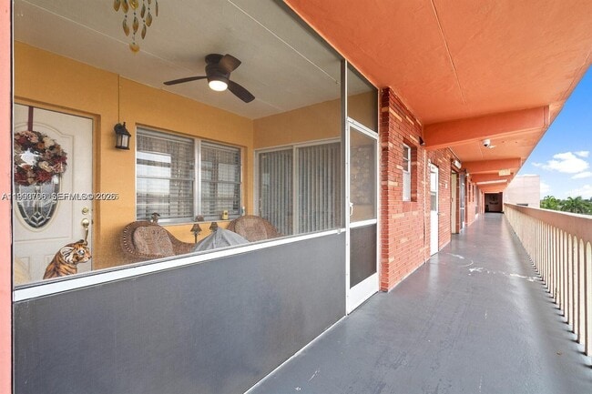 Building Photo - 180 NE 12th Ave