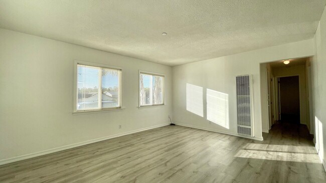 Building Photo - Stand-Alone 2 Bedroom Beach House, Single-Level with Garage