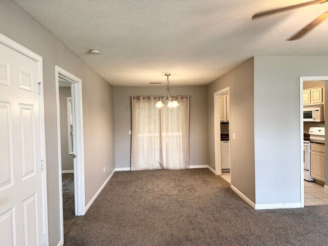 Building Photo - Just Listed