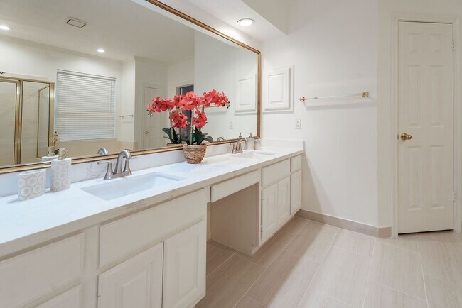 Building Photo - 127 S Copperknoll Cir