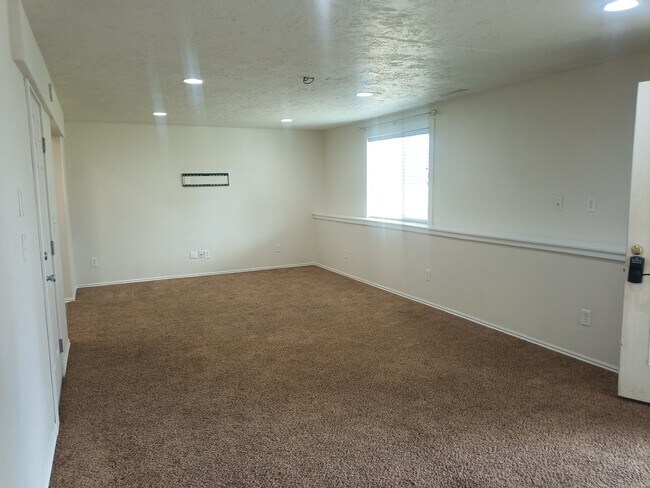 Building Photo - 9658 W Heather Rd