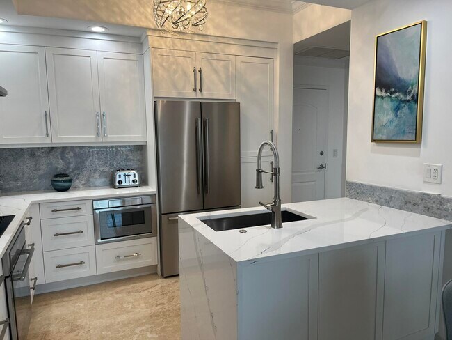 Building Photo - 801 S Olive Ave