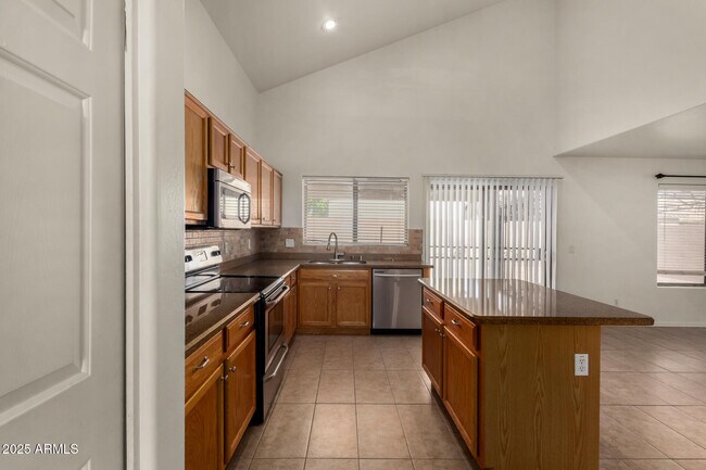 Building Photo - 12682 W Hollyhock Dr