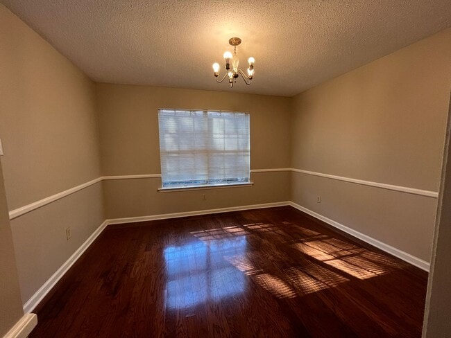 Building Photo - 3br/3ba Condo Located in Jamestown. Commun...