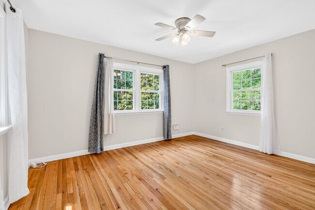 Building Photo - 117 Pine Grove Ave