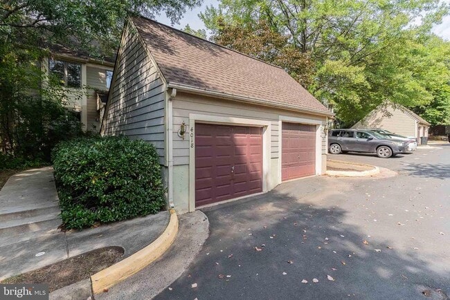 Building Photo - 4018 Lake Glen Rd