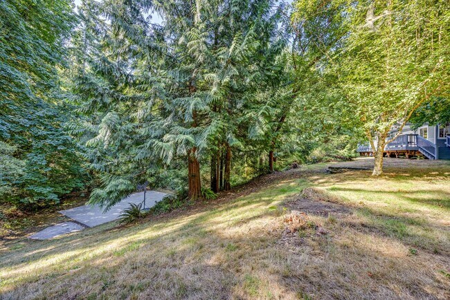 Building Photo - 4+ Bedroom Home - Surrounded by Nature, ne...