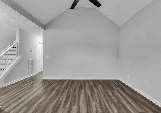 Building Photo - Adorable 3BD/2BA home in Murfreesboro with deck & attached garage!