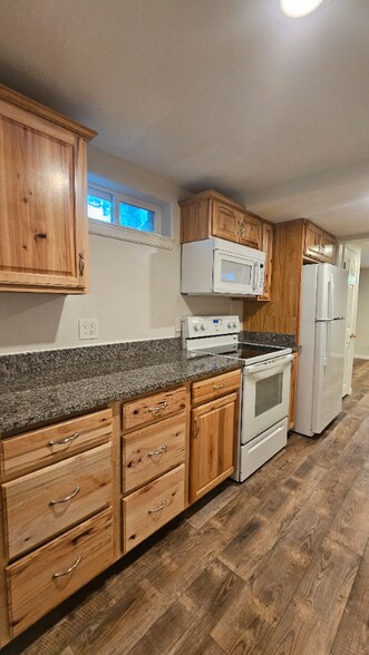 Primary Photo - 512 E 5900 S