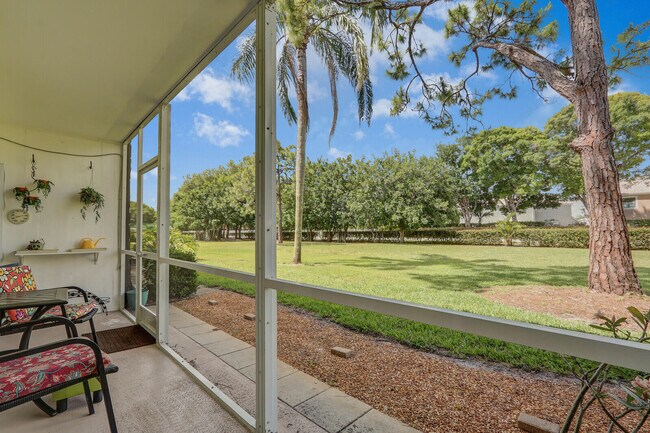 Building Photo - 18081 SE Country Club Dr