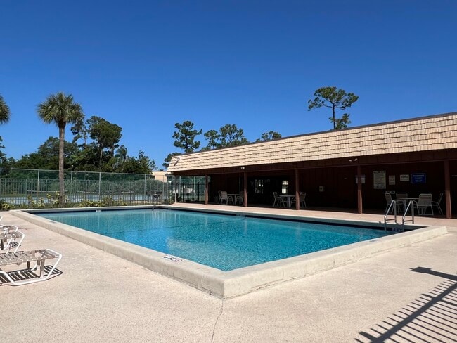 Building Photo - 4245 Oak Terrace Dr