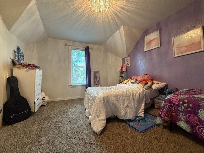 Building Photo - Stunning 3 Bedroom 1 Bathroom Single Family Home in St. Paul! Apply TODAY!