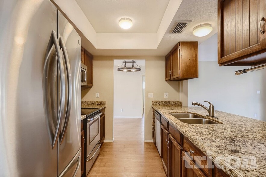 Building Photo - 4910 W Diana Ave