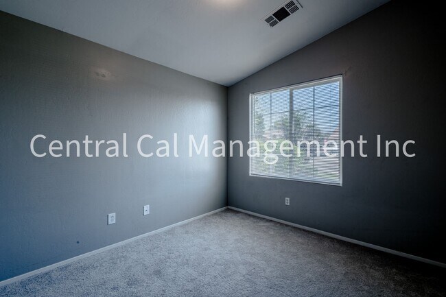 Building Photo - 4 Bedroom/2 Bath Home in the Southwest - $2495 per month!