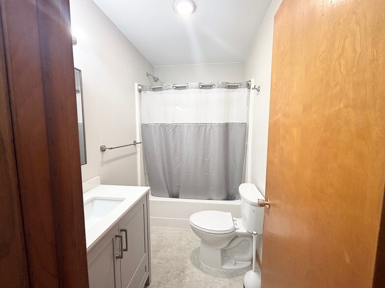 Building Photo - 502 Business 23 S