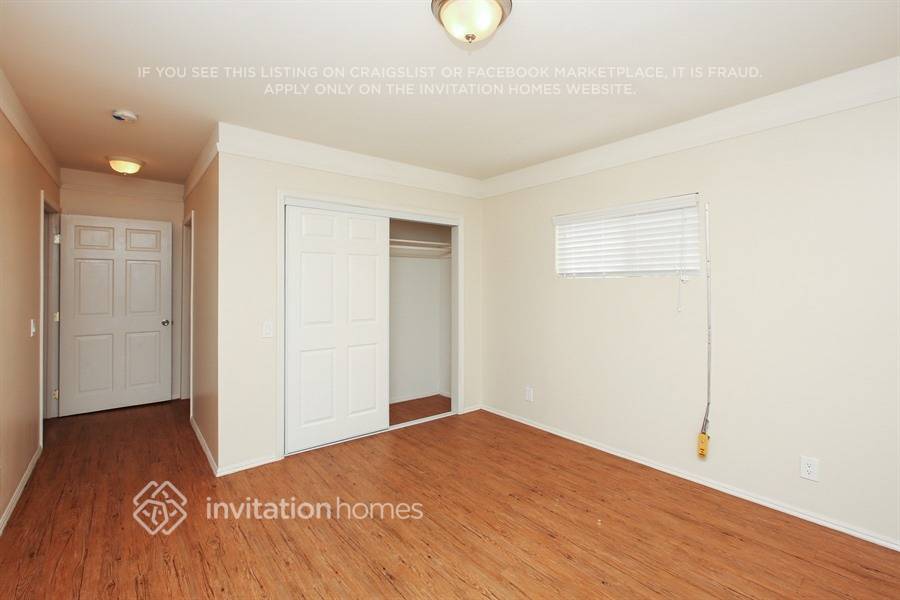 Building Photo - 819 W 148th Pl