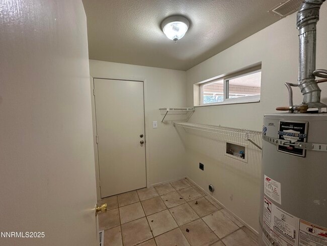 Building Photo - 835 Singingwood Dr