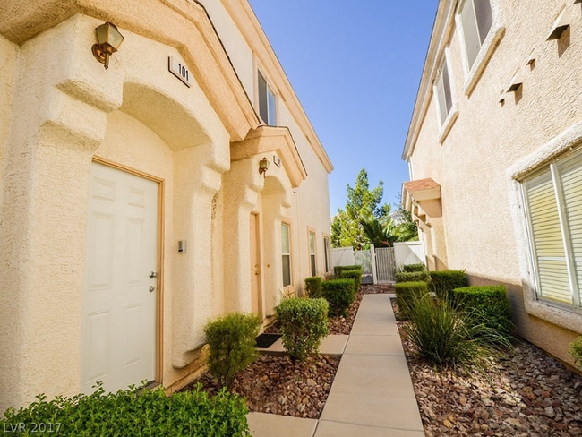 Building Photo - 5989 Trickling Descent St