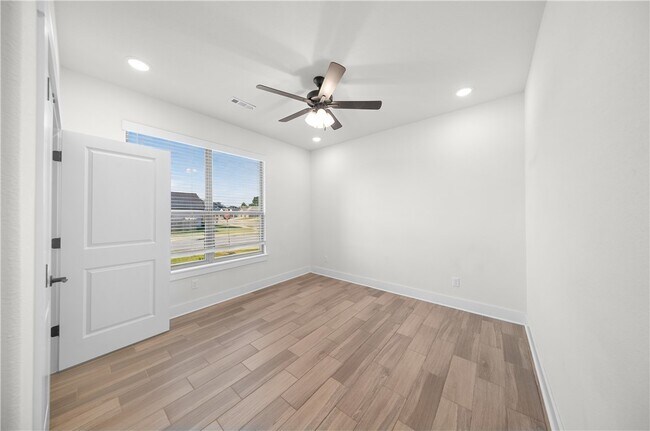 Building Photo - 2040 Myrrh Pl