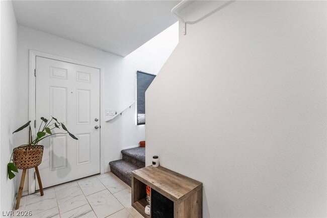 Building Photo - 1299 Raritan Pl