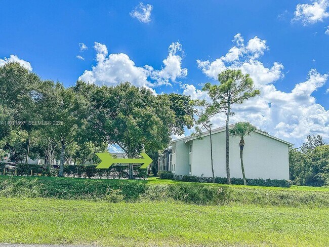 Building Photo - 1201 Lake Victoria Dr