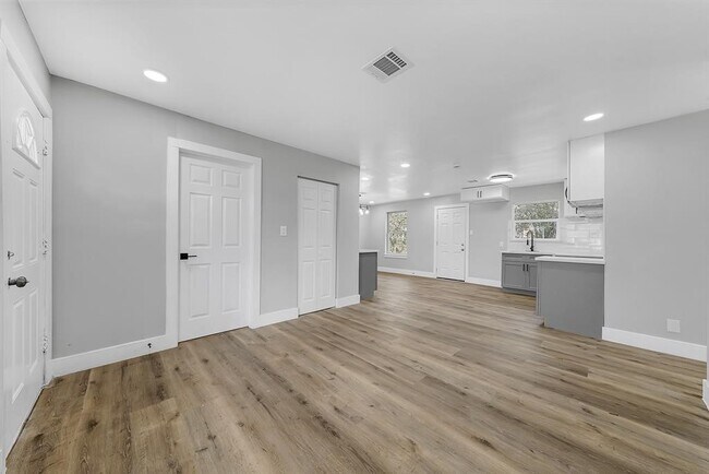 Building Photo - 7609 St Lo Rd