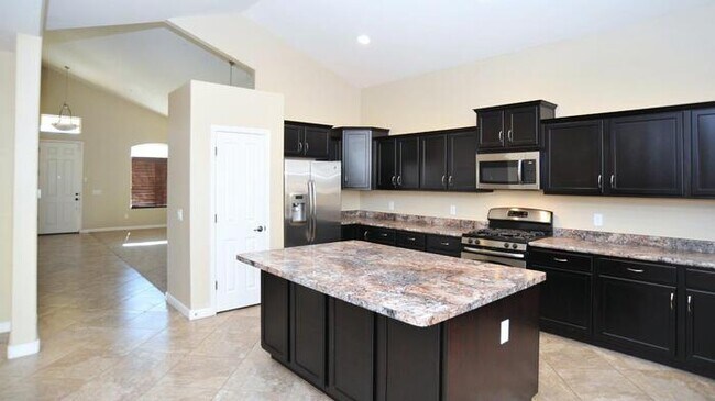 Building Photo - Amazing 2-Story Home