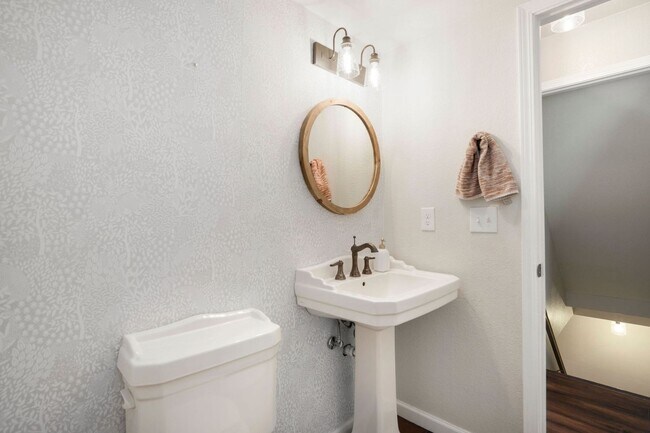 Building Photo - Updated 4 Bedroom Home with Amazing Yard, ...