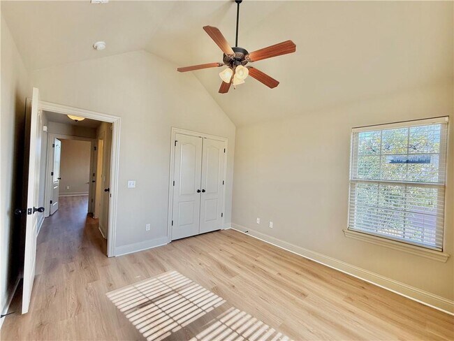 Building Photo - 511 Verona Way