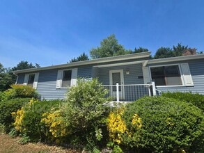 Building Photo - 3945 Woodcrest St