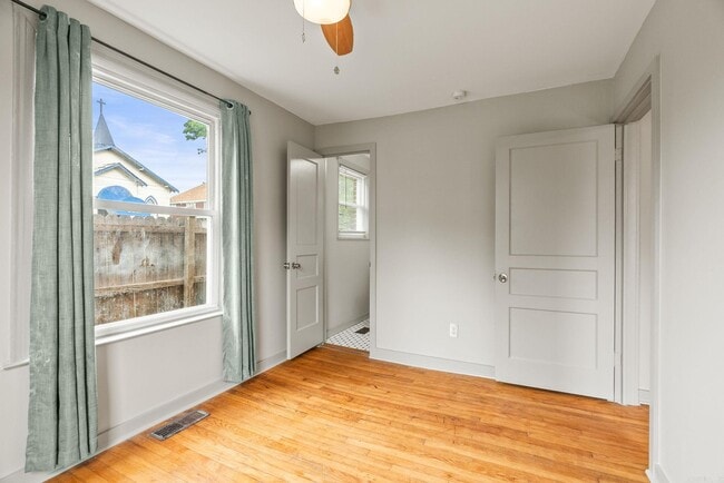 Building Photo - 1720 W 19th St