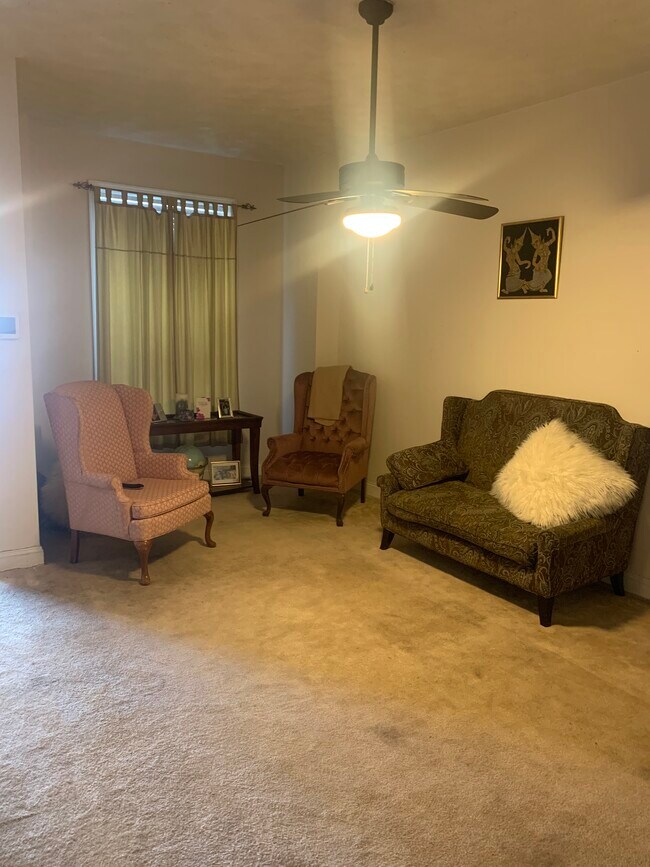 Living Room - 4 S Payson St