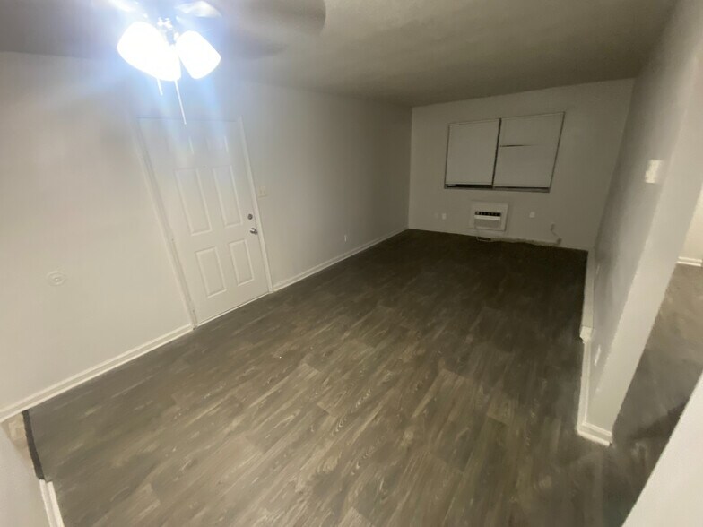 Building Photo - Room in Condo on Alamance Church Rd