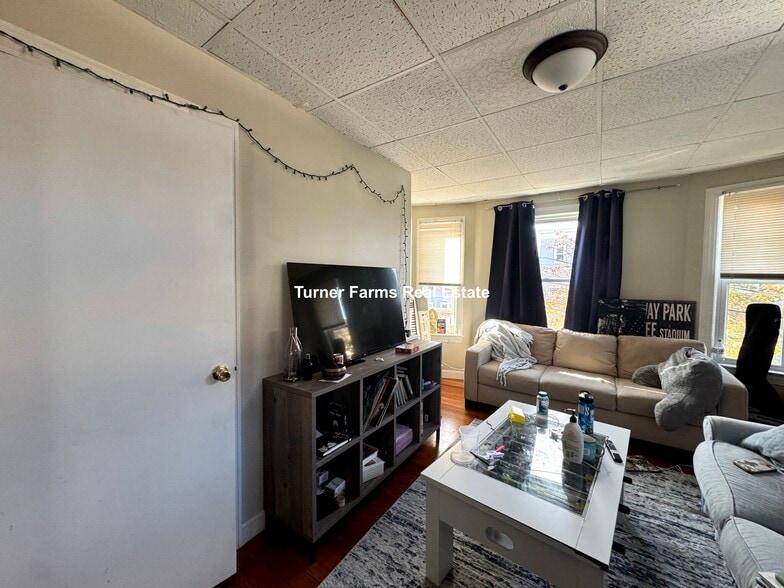 Building Photo - 14 Dow St