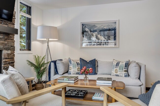 Building Photo - 135 Carriage Way