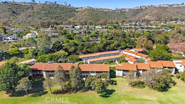 Building Photo - 31654 W Nine Dr