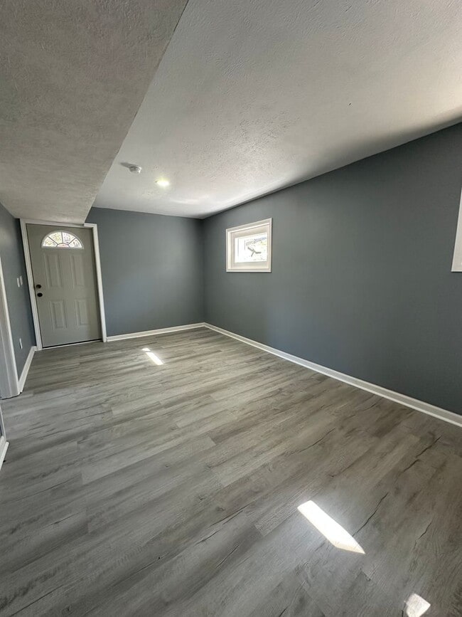 Building Photo - 5 Bedroom / 3 Bath Home Kingsport, TN