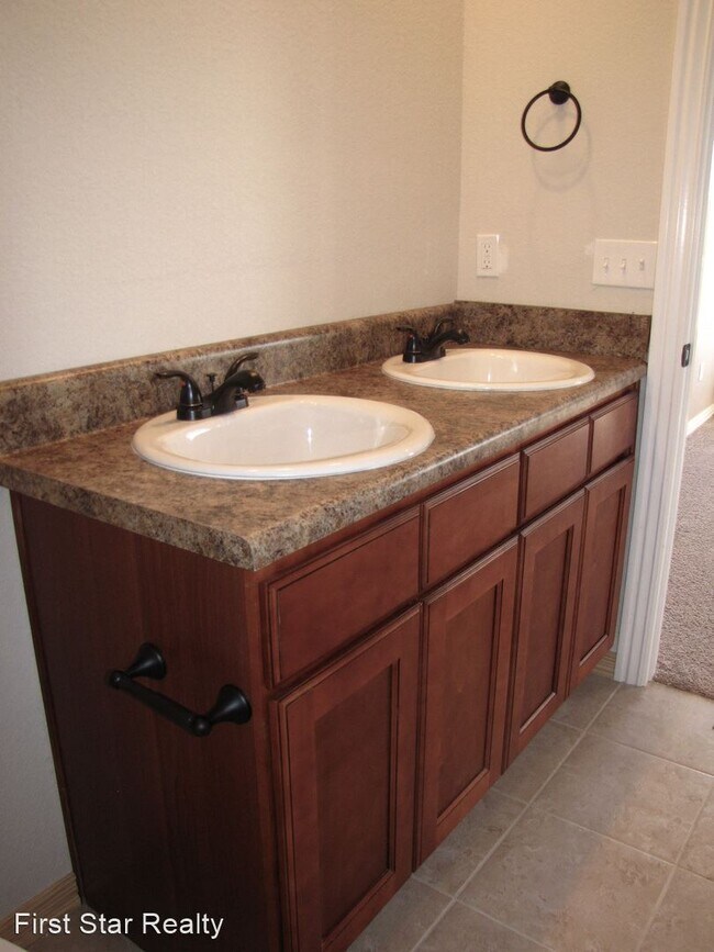 Building Photo - 3 br, 2 bath House - 1630 Omaha Drive