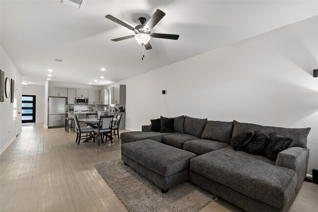 Building Photo - 10918 Amador Peak Dr