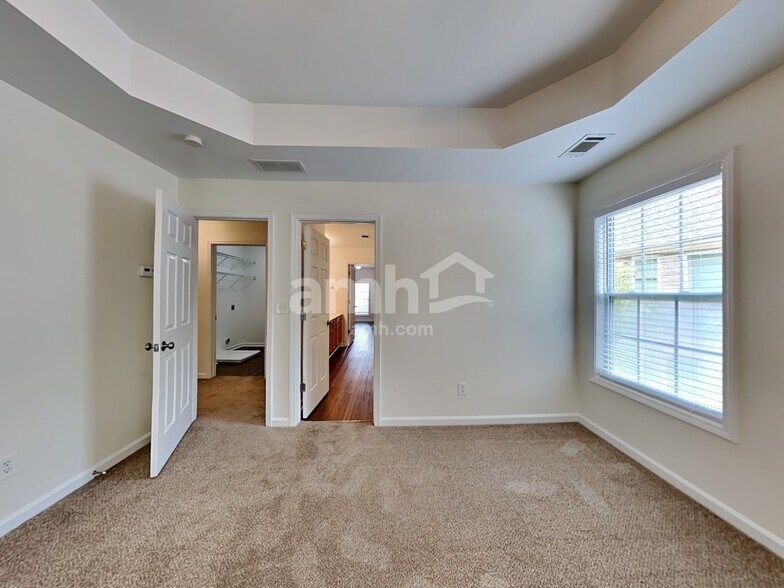 Building Photo - 6250 Mulberry Park Dr