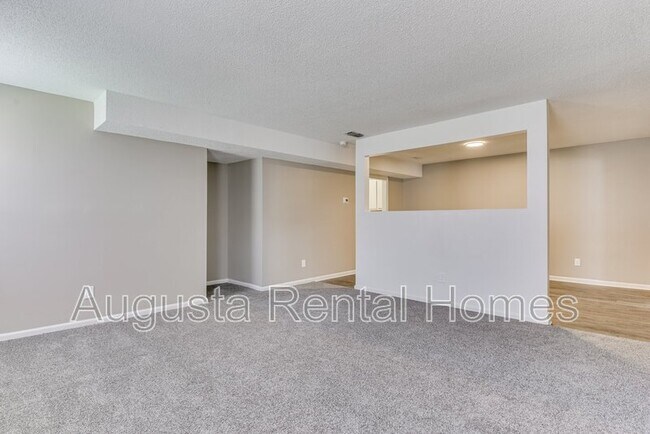 Building Photo - 3029 Old Powderhouse Rd