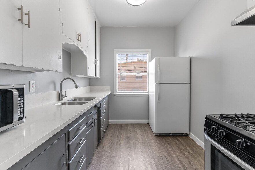 Building Photo - 2010 Pine Ave