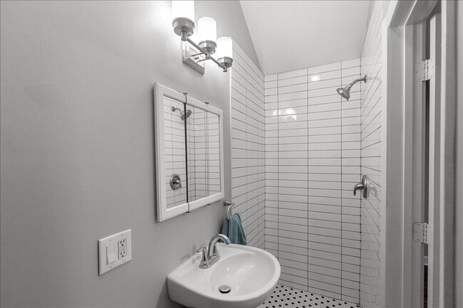 Building Photo - 3652 N Nora Ave