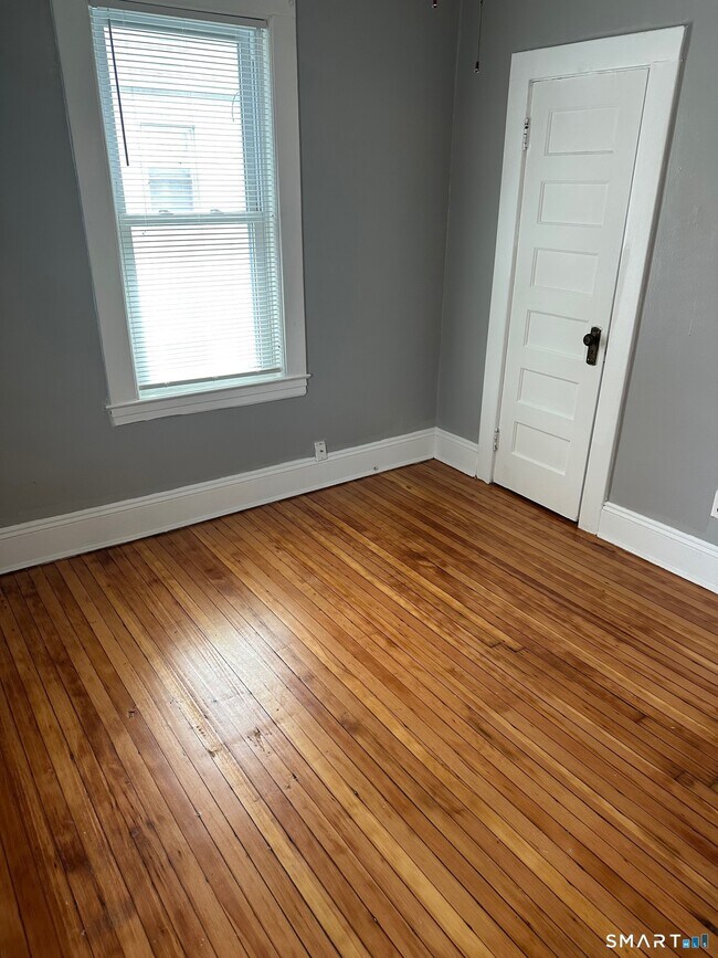 Building Photo - 448 Hillside Ave