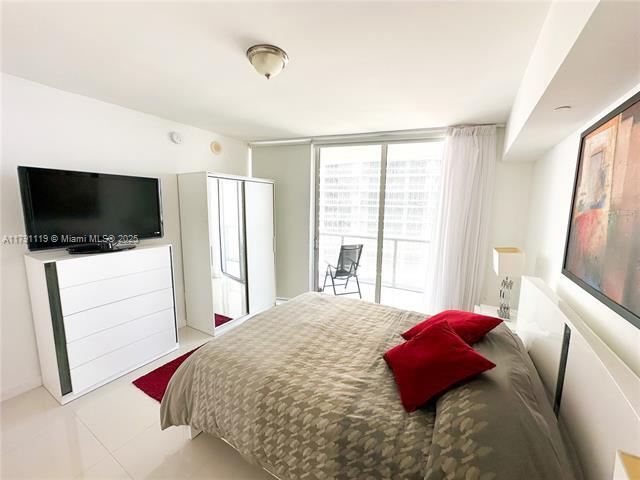 Building Photo - 495 Brickell Ave