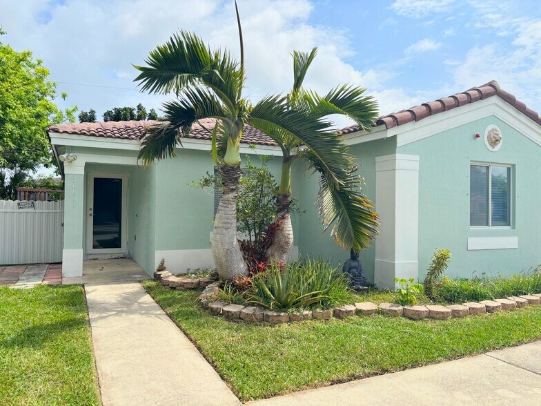Building Photo - 10611 SW 170th Ter