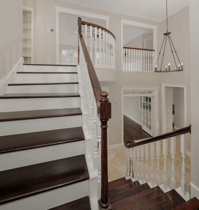 Building Photo - 2 Silverstrand Pl